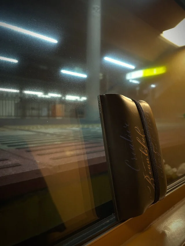 旅にはエムゴ。
旅もPLOTTERたちに必要なクリエイティブエキスペリエンス。

The M5 size is perfect for travel companions.
Travel is also a creative experience essential for PLOTTER users.
.
.
.
.
.
.
.
#plotter #plotter_life #drawtoday #shapetomorrow #planner #planneraddict #creativelife #stationeryaddict #simple #memo #design #writing #binder #refill
#プロッター #クリエイティブ #アイデア #リフィル #シンプル #植物タンニンなめし #レザーバインダー　#美しい艶  #手帳会議 #システム手帳 #経年変化 #旅 #旅のお供 #ミニ手帳