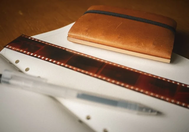 自分が子供の頃は、カメラにとってこのフィルムというやつが普通であり大活躍であった。36枚撮りにするか24枚撮りにするか、はたまた12枚撮りにするか。シャッターを押した瞬間、空想でしか仕上がりをイメージ出来ないけど、1週間後写真屋に仕上がった写真を取りに行くあのドキドキ感。とてもいい時間だった。PLOTTERはそんなときめくアナログ感覚をいつまでも大切にしたい。　

Back when I was a kid, film was the standard for cameras and played a huge role. Whether to get a 36-exposure roll, a 24-exposure roll, or even a 12-exposure roll. The moment you pressed the shutter, you could only imagine the finished photos in your mind, but I still remember that heart-pounding feeling a week later when you went to the photo shop to pick up the developed pictures. It was a wonderful time. PLOTTER wants to cherish that thrilling analog feeling forever.
.
.
.
.
.
.
.
.
.
.
#plotter #plotter_life #drawtoday #shapetomorrow