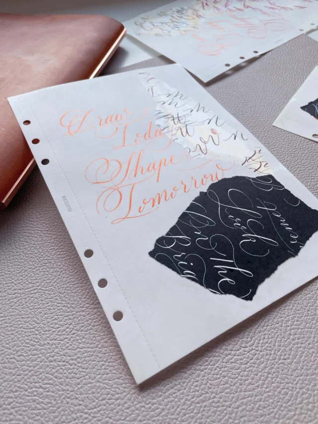 PLOTTERのドローイングペーパーにはクラフトのポテンシャルがあるなーと感じる時がある。ロウビキペーパーにしてしまえ！と思い切ったら、いい感じの透け感と板感が出て、新しいディバイダー的な存在に！？無意味に貯めていた、練習の切れ端も何気なくコラージュしてしまえば、簡単にアートになってしまったり。新しいクリエイションを見つけた気分。

Sometimes I feel that PLOTTER’s Drawing Paper has so much potential for crafting. I took the plunge and turned it into waxed paper! The result is a lovely translucency and a nice sturdiness—it’s like I’ve created a whole new kind of divider. Even the practice scraps I’d been hoarding for no reason turned into instant art just by collaging them. I feel like I’ve discovered a new form of creation.
.
.
.
.
.
.
.
.
.
.
.
#plotter #plotter_life #drawtoday #shapetomorrow #a5